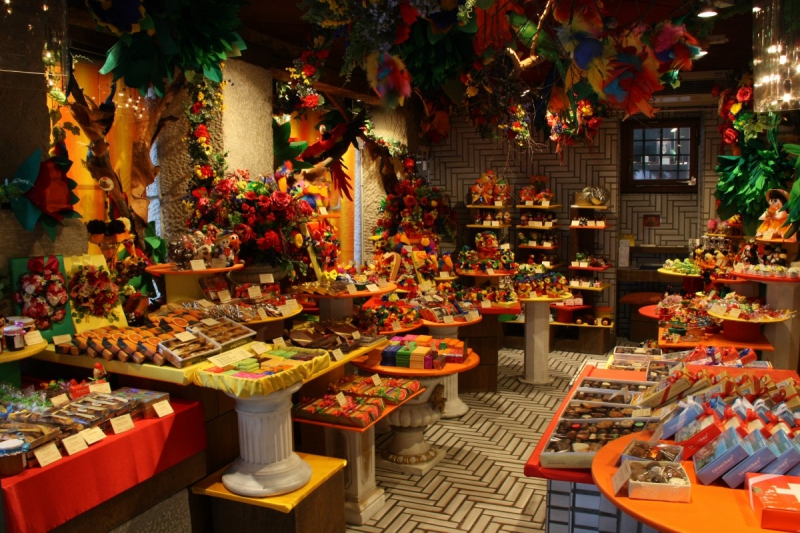 vente-GATTIERES-min_candy_store_chocolate_shop_chocolate_switzerland-393515